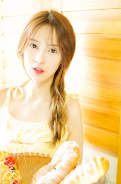 甜美少女风可爱小姐姐小清新吊带私房照