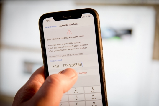 虚化背景室内使用手机输入号码