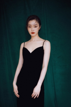 性感美女明星宋轶前凸后翘写真