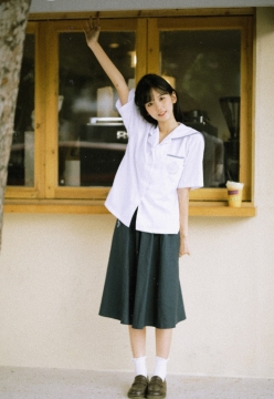 井川里予日系制服诱惑写真