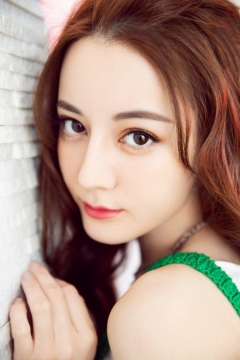 性感美女明星迪丽热巴前凸后翘写真图片