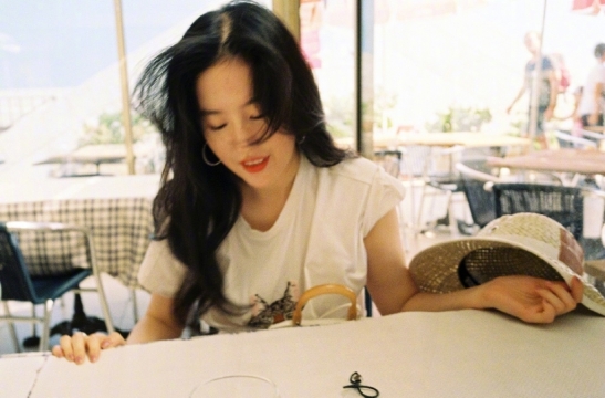 性感美女明星刘亦菲胶片写真图片