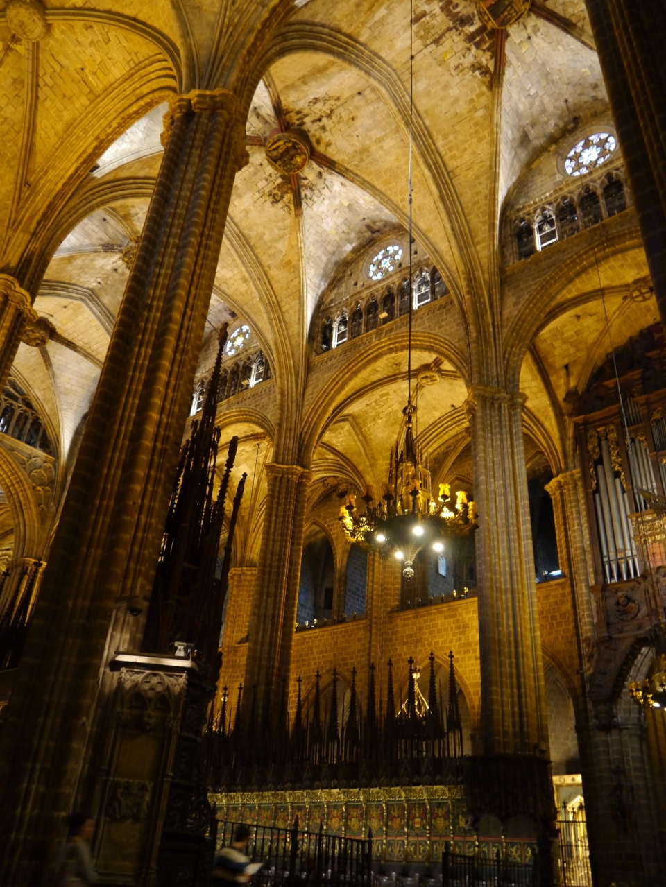 精美壮美的巴塞罗那大教堂大厅