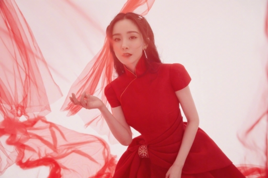 性感美女明星杨幂红裙诱惑写真