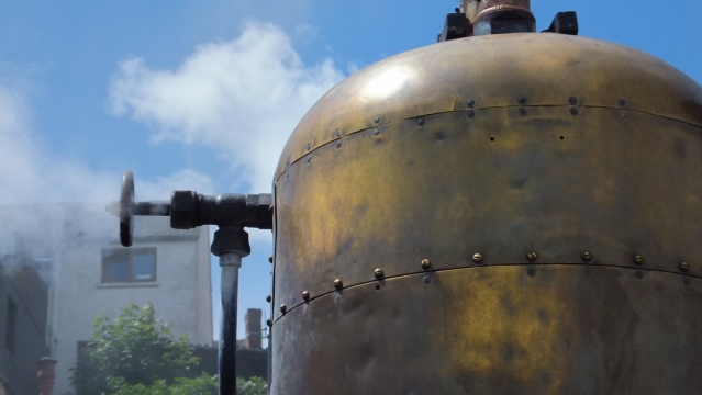 阳光蓝色天空工厂金属设备