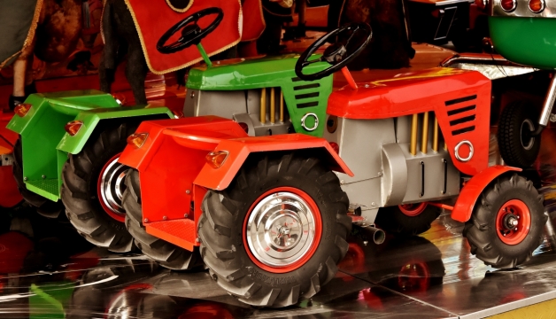 室内桌面彩色汽车儿童玩具模型