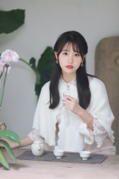 纯欲风网红美女一栗莎子性感写真