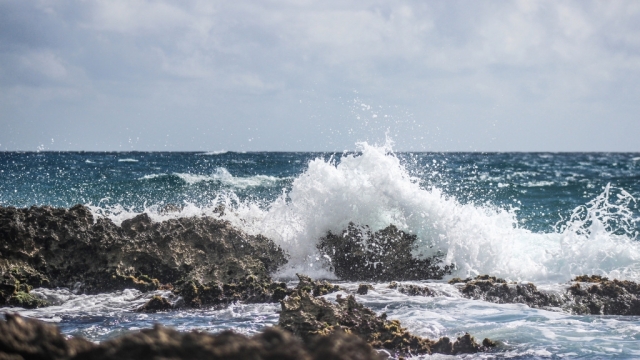 海浪无水印电脑桌面高清壁纸图片