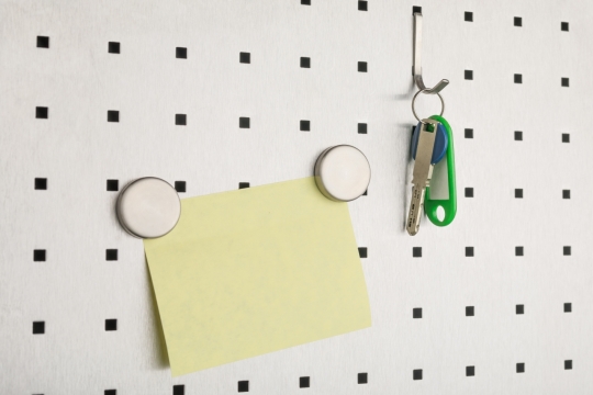 墙壁上便签钥匙挂饰摆拍