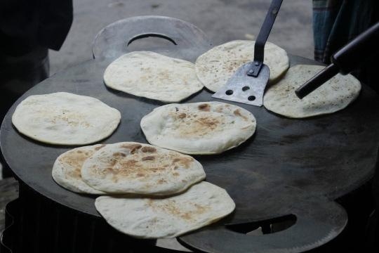 铁质平底锅粗粮煎饼简约美食