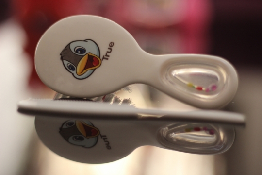 玻璃桌面白色卡通图案装饰刷子