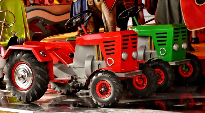 阳光户外桌面彩色汽车玩具模型