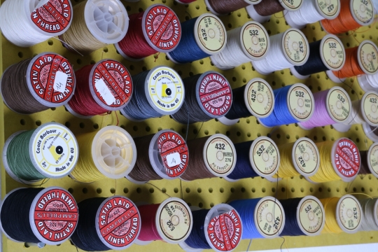 室内黄色桌面手工缝制用彩色线圈线