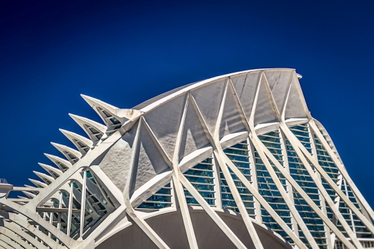 阳光蓝色天空城市现代建筑