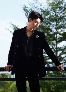 GQ人物盛典龚俊写真图片