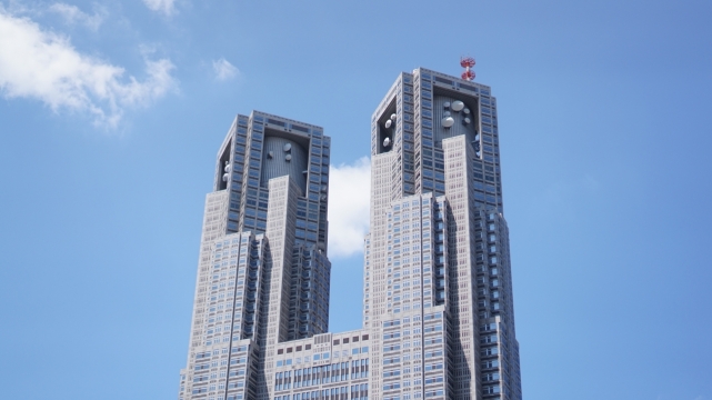 建筑摄影_晴朗天空下现代高楼建筑