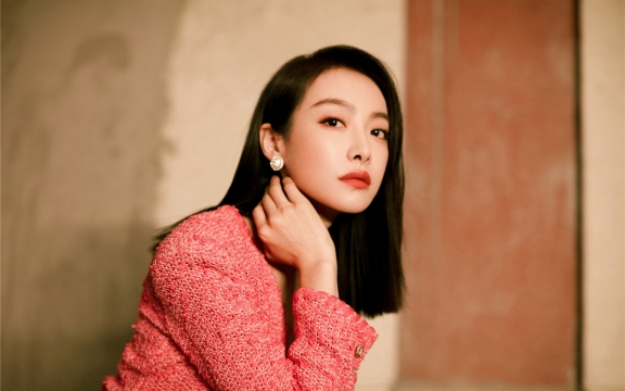 宋茜粉色时尚写真高清桌面壁纸