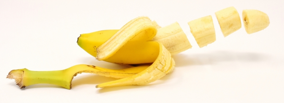 白色背景分段新鲜美味健康黄色香蕉水果