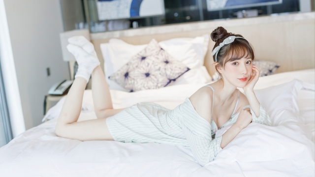 唯美清纯美女高清桌面壁纸