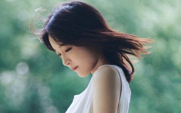 清新元气美女高清桌面壁纸