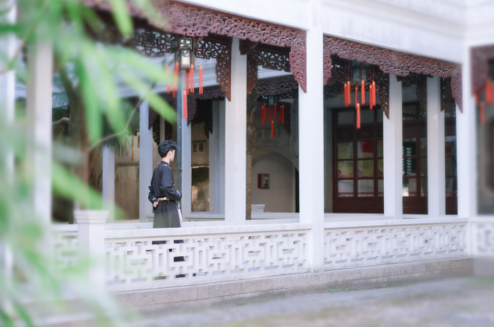 园林式回廊古装汉服写真