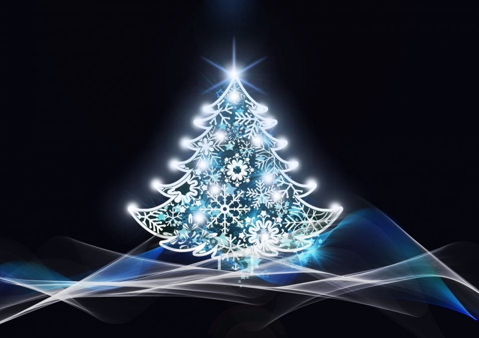 黑色背景白色流光下闪耀着灯光的圣诞树