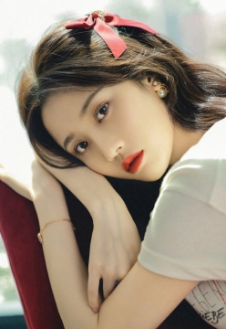 大眼美女明星张慧雯妩媚性感写真