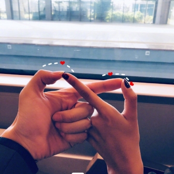秀恩爱的拍照手势图片