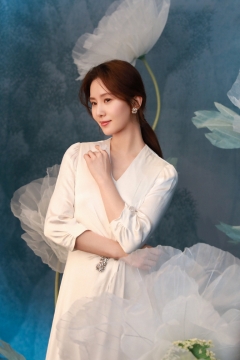 刘诗诗气质典雅写真