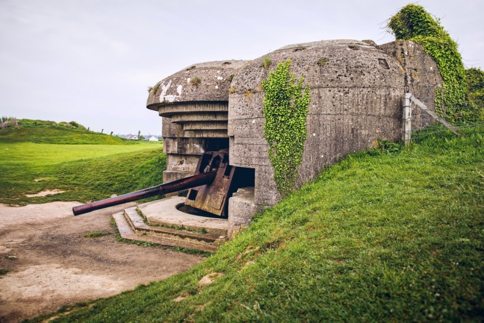 战争保留地堡火炮建筑草地外观