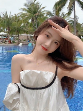 网红美女梨涡允允性感撩人写真