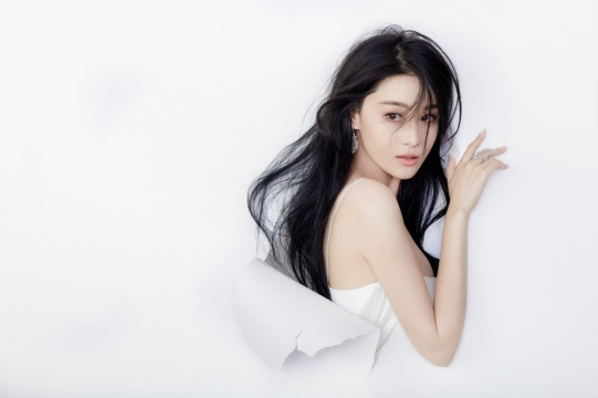 性感美女明星张馨予妩媚优雅写真图片