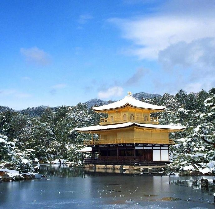 日本金阁寺冬天雪景风景图片