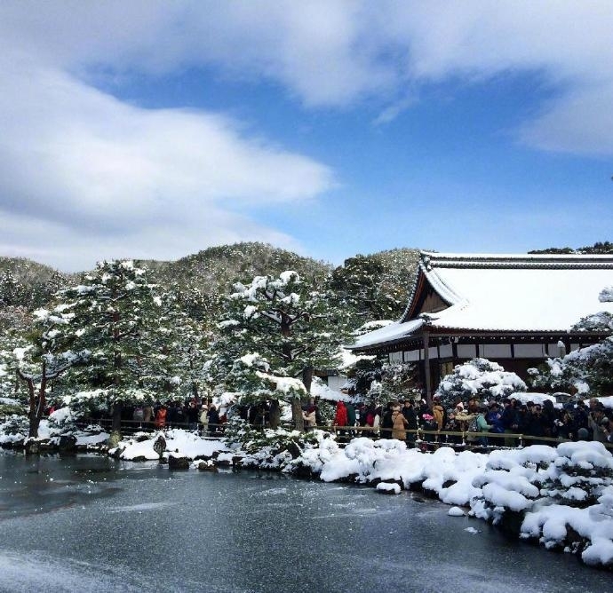 日本金阁寺冬天雪景风景图片