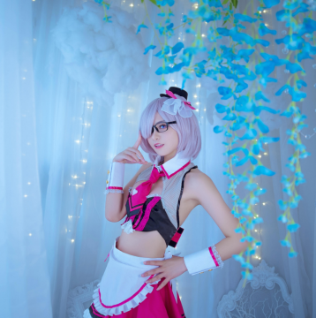 诱人女仆精致面容高清写真