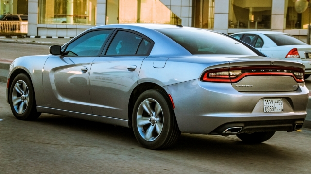 美国肌肉车道奇银色跑车