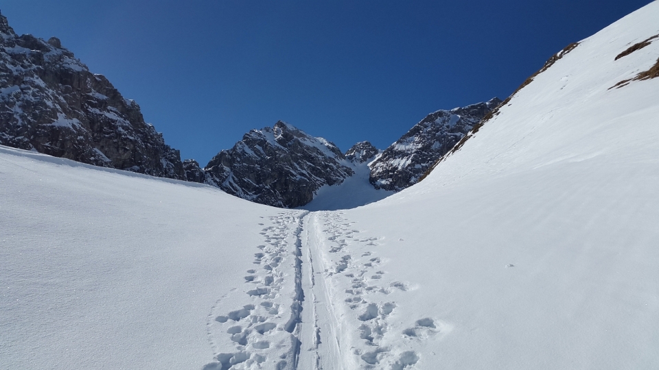 野外滑雪场自然风光优美风景秀丽高清桌面壁纸