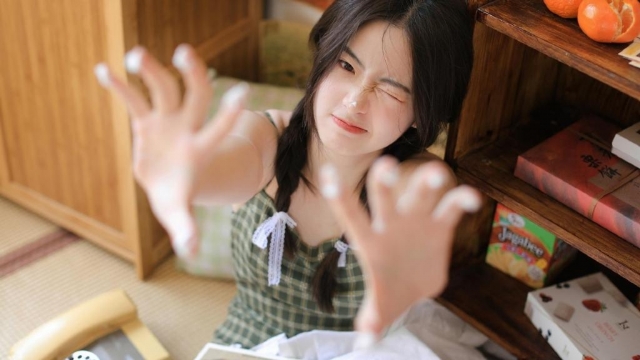 氧气美女妩媚甜心高清桌面壁纸