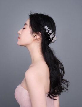 性感美女明星刘亦菲露背诱惑写真