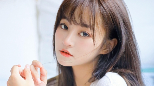 氧气美女妩媚高清桌面壁纸