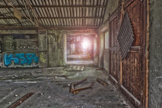 破败铁棍生锈老旧