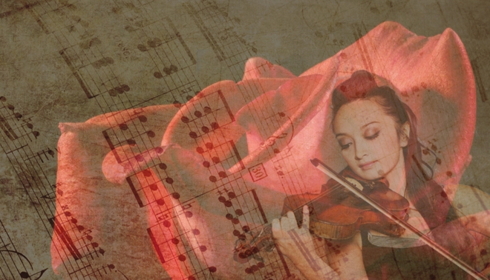 重暴光乐谱和拉小提琴的美女组合图