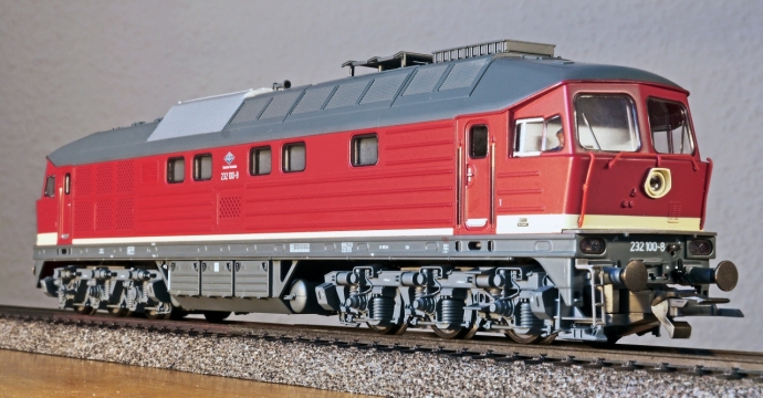 室内桌面铁轨老式火车头模型静物