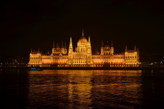 水中城堡金碧辉煌夜景灯光