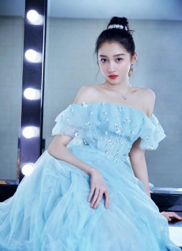 性感美女明星关晓彤蓝色长裙香肩锁骨诱惑写真