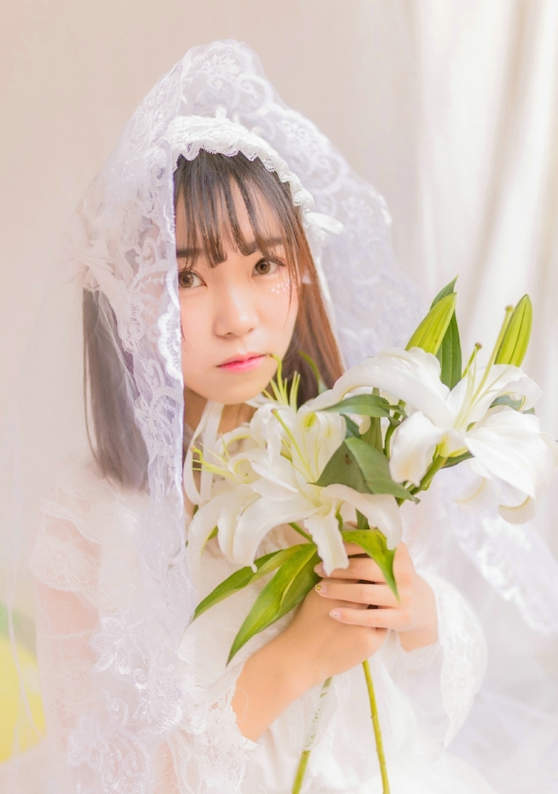 性感美女诱惑妩媚婚纱写真