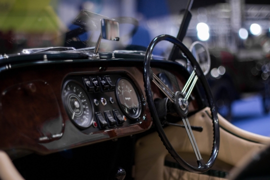 复古怀旧轿车内部构造