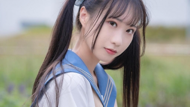 唯美校花美女性感高清桌面壁纸