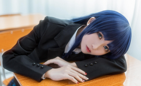 高冷美女制服诱惑写真