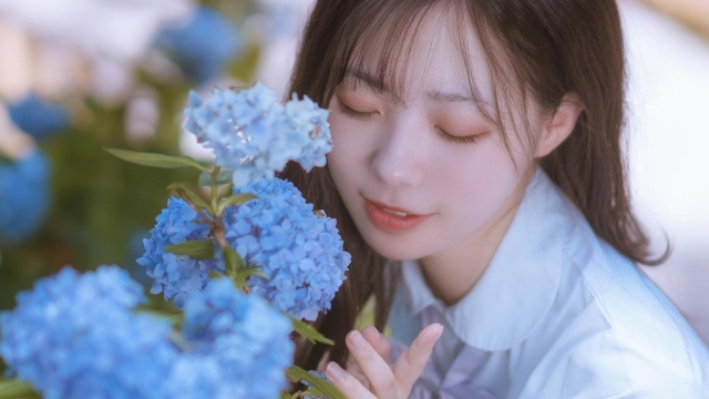 清纯可爱漂亮校服白美女高清桌面壁纸